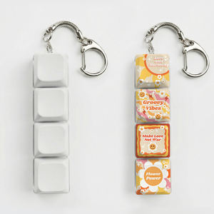 Llavero LED de sublimación en blanco de moda con botón pulsador, antiestrés, 3 estilos (normal e iluminado) con batería para personalizar - Product Image 5