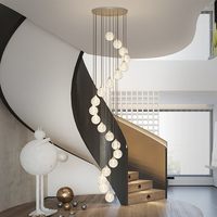 Villa duplex escalier en colimaçon lustre longue suspension luxe cristal led lustre