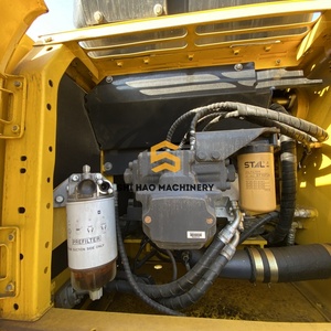 Excavatrice sur chenilles KOMATSU PC210LC bien entretenue à vendre, idéale pour les grands chantiers de construction - Product Image 6