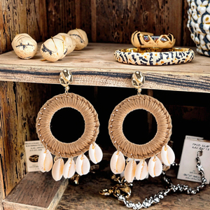 Boucles d'oreilles tissées Niche Design Rotin Shell Géométrique Circulaire Creux Pendentif Boucles d'oreilles pour Femmes Uionen 1014 - Product Image 4