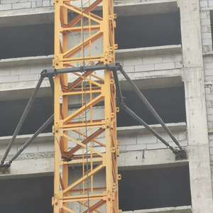 Grúa torre de plataforma plana de 5 toneladas para uso en construcción, con una altura de elevación de 150 m y un alcance de 50 m - Product Image 2