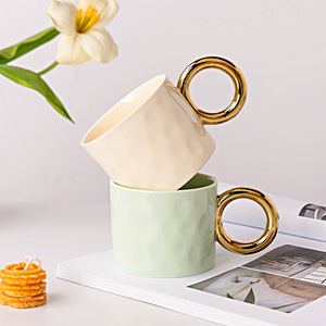 แก้วเซรามิกพร้อมหูจับวงแหวนสีทอง แก้วกาแฟสีพื้นสำหรับใช้ในชีวิตประจำวัน - Product Image 2