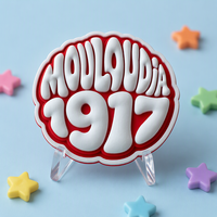 Patchs en PVC caoutchouté 3D personnalisés en forme de dés triangulaires à motifs floraux, avec cœurs et alphabets, pour sacs à dos, chapeaux et sacs