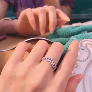 Anello a Doppia Fascia con Gemma Marquise per Donne, Gioiello da Dito Scintillante e alla Moda - Product Image 2