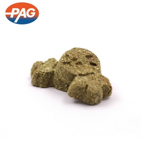 Supplément de soins de santé pour animaux de compagnie Friandise à la canneberge et à la carotte pour des lapins sains Biscuit d'herbe de lapin nutritif - Product Image 1