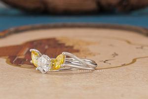 Elegante Anillo de Corona Hexagonal con Diamante Amarillo de Lujo, Joyería Hecha a Mano, Diamantes Brillantes, Diseño Atemporal, Perfecto - Product Image 2