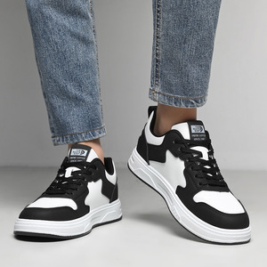 Baskets décontractées pour hommes, légères, amorties, antidérapantes, à lacets et à enfiler, en PU blanc avec logo brodé, pour le printemps et toute l'année - Product Image 2