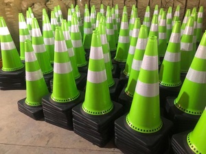 Cono de Seguridad de Tráfico de PVC naranja reflectante de 75cm/30 \ "con base ponderada negra, producto de advertencia de carretera y cuello de estacionamiento - Product Image 5