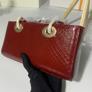 Túi xách thiết kế sang trọng dành cho nữ là túi xách lật Chất lượng cao với thiết kế hoa văn trăn, túi xách nữ thời trang - Product Image 1