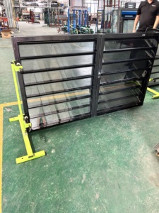 Fenêtres à persiennes en verre durable pour un flux d'air optimal et un contrôle de la lumière Volets réglables avec barres anti-effraction - Product Image 3