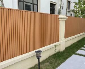 Co-extrusion directe d'usine extérieure étanche résistant à l'usure non décoloration 219mm x 26mm panneau mural WPC panneau de clôture extérieur - Product Image 3