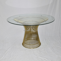 Table de banquet ronde de luxe en acier inoxydable avec base en treillis métallique et plateau en verre trempé pour événements et locations