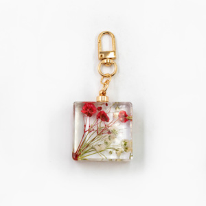 Porte-clés mousqueton en alliage de résine avec fleurs séchées Benji, forme personnalisable, logo sérigraphié, marguerite blanche durable - Product Image 1
