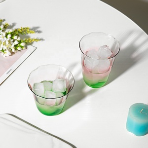 <span class=keywords><strong>Verres</strong></span> <span class=keywords><strong>à</strong></span> martini et <span class=keywords><strong>à</strong></span> champagne en forme de tulipe, <span class=keywords><strong>verres</strong></span> <span class=keywords><strong>à</strong></span> cocktail en cristal coloré soufflé <span class=keywords><strong>à</strong></span> la main, rose blush et vert - Product Image 4