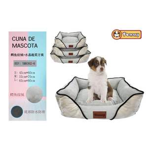 Set di Tre Pezzi per Cuccia per Animali Domestici in Velluto con Motivo a Coccodrillo e Cristalli, Super Morbido, Quadrato, Beige - Product Image 1