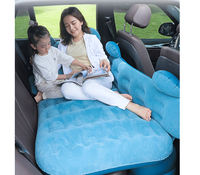 Dessin animé double - bloc de lit de voyage de voiture SUV avec un épais matelas gonflable à bord d'un lit gonflable de voiture gonflable lit