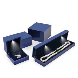 Caja de Joyería Negra Lacada Personalizable con Bandeja Interior de Terciopelo, Estuche de Almacenamiento de Joyas con Luz, Estuche de Anillos de Lujo de Alta Gama - Product Image 4