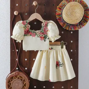 Conjunto de Ropa para Niñas Pequeñas al por Mayor, Blusa con Mangas Abullonadas y Bordado de Flores + Falda, Conjunto de 2 Piezas - Product Image 1