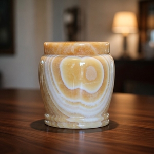 Grande Urna Funeraria in Marmo Bianco per Ceneri Umane con Incisione Personalizzata e Sigillo Sicuro per Conservazione Commemorativa - Product Image 5