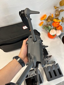 DJI Mavic 4 Pro 95% neuf avec RC Pro 2, double caméra 100MP 4K, drone professionnel - Product Image 4