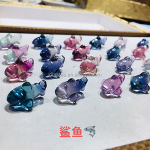 คริสตัลธรรมชาติรูปสัตว์ขนาดเล็ก ชุดกวางเอลก์ หงส์ แกะ ดัมโบ้ ไดโนเสาร์ หมี คริสตัลฟลูออไรต์สีรุ้ง แกะสลัก ขนาด 2 ซม. ขายส่ง - Product Image 2