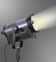 Projecteur professionnel 350W blanc chaud CRI 96 LED COB Zoom Fresnel 15-55 avec contrôle DMX512 pour théâtre et studio