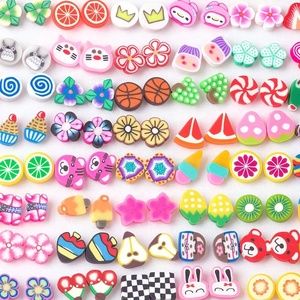 100 Pares <span class=keywords><strong>de</strong></span> Aretes <span class=keywords><strong>de</strong></span> Arcilla Polimérica para Niños <span class=keywords><strong>de</strong></span> Colores Variados, Resistentes a las Alergias, en Caja - Product Image 2