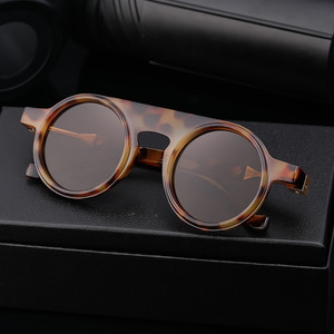 Nouvelles lunettes de soleil rondes de style européen pour hommes, monture noire en PC, protection UV400, pare-soleil de classe 2 - Product Image 5