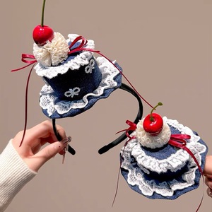 Serre-tête créatif en forme de gâteau aux cerises - Product Image 1