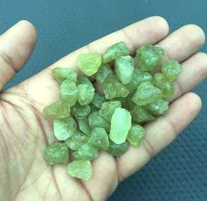 10 piezas de piedras preciosas sueltas de granate verde natural cristal curativo sin tratar para hacer joyas a elección del mayorista en bruto - Product Image 2