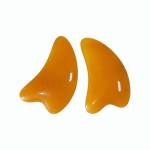 Gua sha portable en résine de couleur jaune en forme de cœur avec logo - Product Image 4
