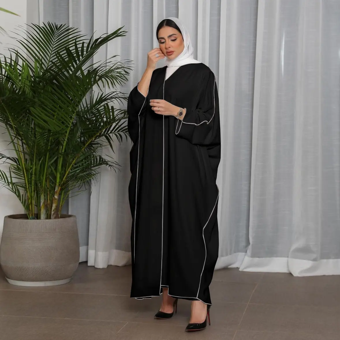 Arab Turki Dubai jubah pakaian Islami polos hitam putih tambal sulam ukuran besar Kaftan Muslim gaun lengan panjang wanita Abaya