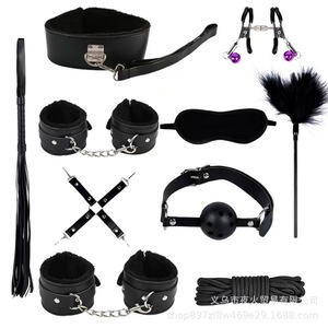 Ensemble de 20 pièces en cuir peluche pour bondage et jeux érotiques SM pour femmes, vente en gros. - Product Image 5
