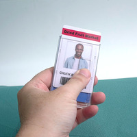 Porte-badge horizontal personnalisé en plastique ABS dépoli avec fente pour le pouce, distributeur de cartes rigides