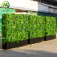 Mur végétal vertical avec jardinière, panneaux muraux de plantes artificielles avec feuillage vert luxuriant, séparateur d'espace et toile de fond pour l'intimité