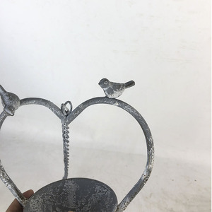 Mangeoire à oiseaux suspendue en métal <span class=keywords><strong>peint</strong></span>, style rustique, antique, vintage, design en forme de cœur, résistante à l'eau, pour l'extérieur, la cour, l'observation des oiseaux - Product Image 2