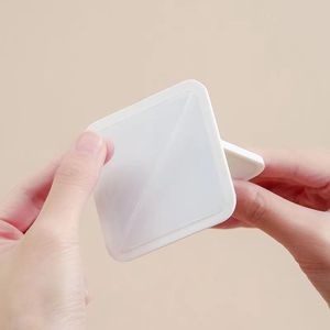 Clips anti-basculement blancs pour meubles, supports auto-adhésifs pour armoires et étagères, fixations de sécurité domestiques - Product Image 4