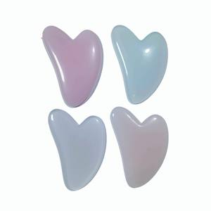 Outil de massage Gua Sha en résine pour le corps, ensemble de planches de massage Gua Sha en forme de cœur, Gua Sha en cristal de résine - Product Image 4
