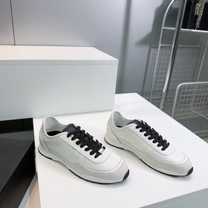 Zapatillas blancas casuales y populares para hombre de alta calidad: elegantes, versátiles y cómodas para caminar al aire libre, ideales para cualquier ocasión. - Product Image 3