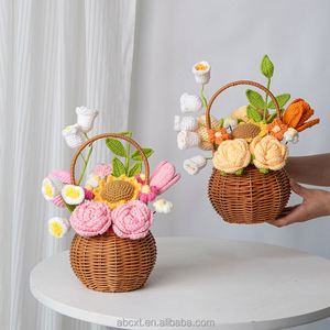 Cesta de Rosas Artificiales Tejidas a Mano, Cesta de Flores de Ganchillo con Rosas, Girasoles y Tulipanes para el Día de la Madre, Día del Maestro - Product Image 2