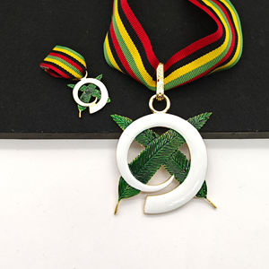 Set di Medaglie Commemorative in Metallo di Alta Qualità con Design Personalizzato in Stile Sportivo e Mini Distintivo Abbinato - Product Image 2