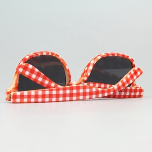 Nouvelle mode Lunettes de soleil carrées à carreaux rouges vintage Lunettes de soleil de créateur de marque Lunettes de soleil de plage tendance UV400 avec logo personnalisé - Product Image 6