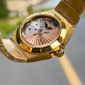 Reloj de Pulsera Mecánico Automático Multifuncional para Hombre, de Diseño de Alta Gama, con Textura de Acero Dorado y Visualización de Fecha - Product Image 4