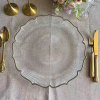 Assiette de présentation en verre transparent à bord ondulé et festonné, finition argentée électroplaquée, style nordique moderne de luxe, pour la location d'événements et de mariages