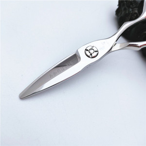 กรรไกรอเนกประสงค์ยี่ห้อ Custom Brand ขนาด 4.5 นิ้ว ใบมีดสแตนเลส สำหรับงานเสริมสวย รุ่นมาตรฐาน - Product Image 2