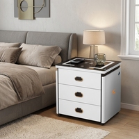 Table de chevet intelligente moderne et luxueuse avec charge sans fil, panneau en bois réglable et trois tiroirs pour salon