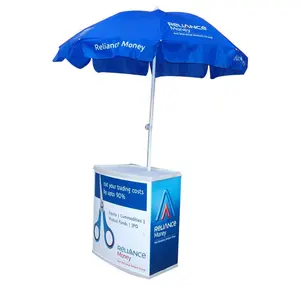 Mesa com guarda-chuva da promoção, guarda-chuva sombrinha contador