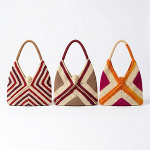 Grand sac fourre-tout bohème en raphia fait main, écologique, avec motif chevron à panneaux, en beige, à ouverture supérieure, pour usage quotidien - Product Image 1