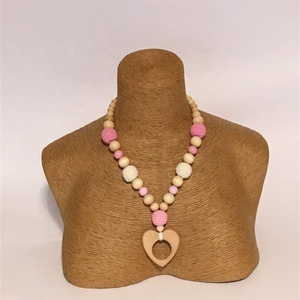 Collar de <span class=keywords><strong>mordedor</strong></span> para bebé ecológico a la moda, colgante de madera de haya Natural, diseño de fútbol de grado alimenticio, accesorio Molar infantil de madera - Product Image 6