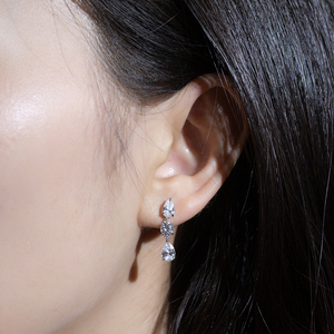 Boucles d'oreilles Messi Jewelry MSE-910 en or blanc 9 carats avec diamants en forme de poire et ronds pour femmes - Product Image 5